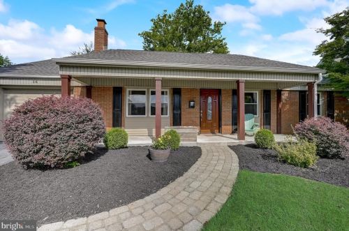 14 Grayson Cir, Willingboro, NJ 08046-3312