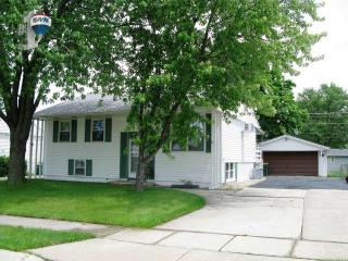 415 Fenton Ave, Romeoville IL  60446-1327 exterior