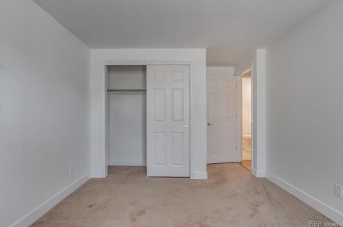 6909 Briarwood Dr, Englewood CO 80112-1160 exterior