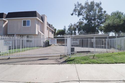 4393 Mayberry St, San Diego, CA 92113-3451
