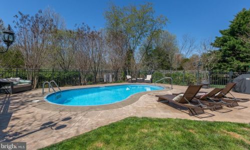 13573 Heritage Farms Dr, Gainesville, VA 20155-1336