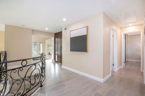 815 Moorside Dr, Glendale CA  91207-1135 exterior