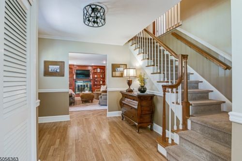 135 Wentworth Dr, Berkeley Heights, NJ 07922-1719