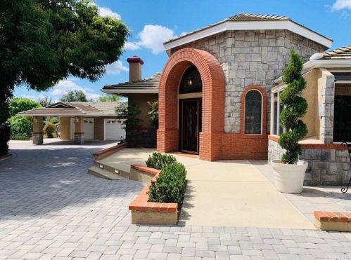 990 25th St, Upland, CA 91784-1006