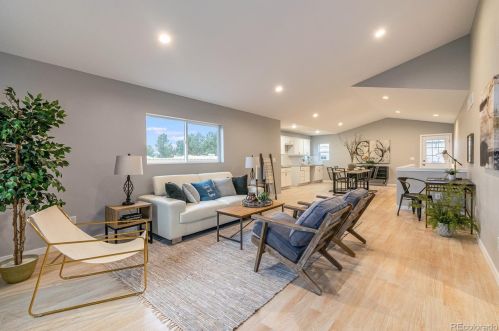 971 Kittredge Ct, Aurora, CO 80011