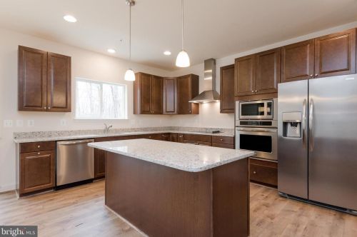 301 Bonheur Ave, Gambrills, MD 21054-1143