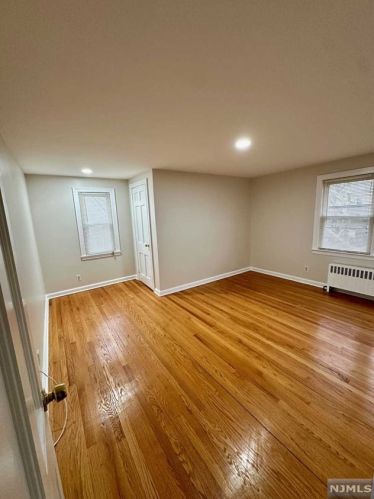 340 Diamond Bridge Ave, Paterson NJ  07506-1324 exterior