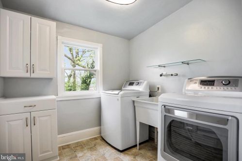 328 Mildred St, Charles Town WV  25414-1834 exterior