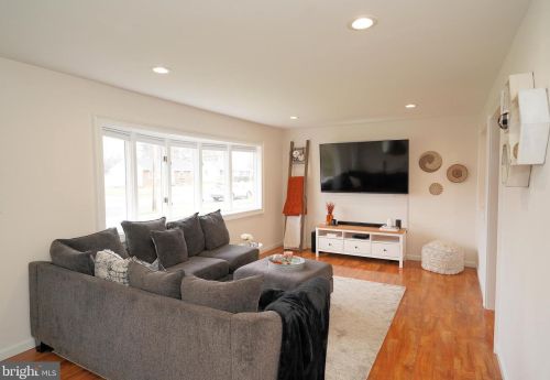 51 Sunset Blvd, Trenton NJ  08690-3950 exterior