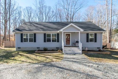9034 Chriscoe Ln, Zanoni, VA 23061-3110