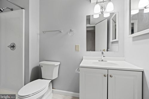 5835 Oakland Park Dr, Springfield VA  22015-2438 exterior