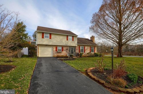 1509 Carlton Dr, Lancaster, PA 17601-4909