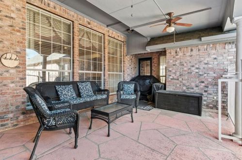 2106 Shari Ln, Garland TX 75043-1459 exterior