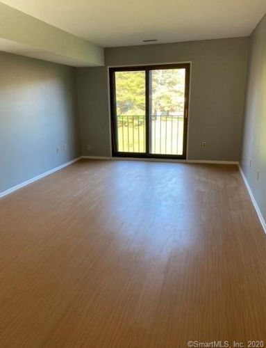 8 Darling St, Southington, CT 06489-2642