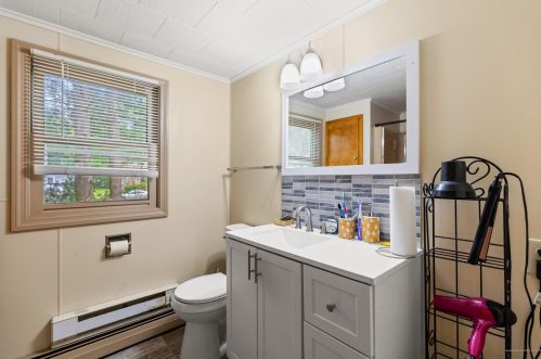76 Fairlawn Ave, Lewiston ME  04240-4132 exterior