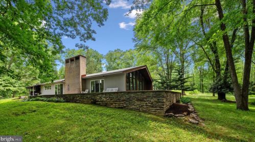 69 Bayberry Rd, Princeton NJ  08540-7418 exterior
