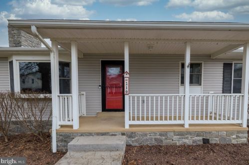 210 26th St, Purcellville, VA 20132-3249