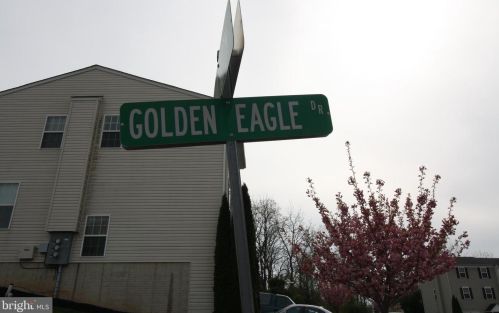 2315 Golden Eagle Dr, York PA  17408-9411 exterior