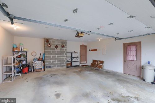 154 Amsterdam Rd, Lancaster PA  17603-9719 exterior