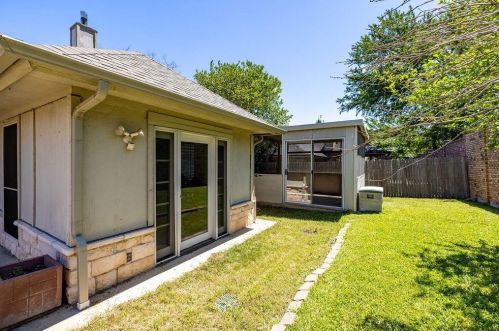 5736 Straightaway Dr, Fort Worth TX  76117-1594 exterior