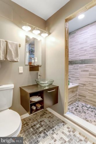 6803 Braddock Rd, Springfield VA  22151-3016 exterior