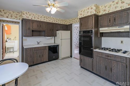 32 Taylor Rd, Princeton NJ 08540-9521 exterior