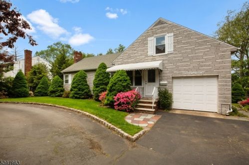 488 Oak Ridge Rd, Clark, NJ 07066-2124