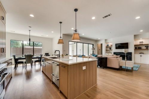 8518 Glencrest Ln, Dallas TX  75209-2632 exterior