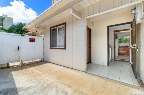 729 Ekela Ave, Honolulu HI 96816-1191 exterior