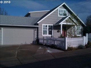 7717 Oak St, Portland, OR 97223-9043