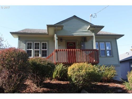 214 6th St, Rainier, OR 97048-2226