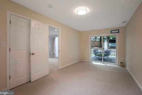 6812 Landor Ln, Springfield VA  22152-3333 exterior