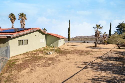 8840 Joshua Ln, Yucca Valley, CA 92284-6305