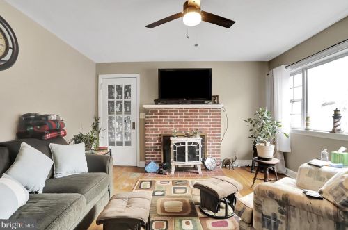 1378 Valley Rd, Berkeley Springs WV  25411-4801 exterior