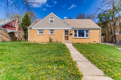 221 Maple Ct, Addison, IL 60101-3937