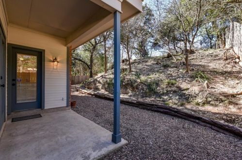 208 Ashworth Dr, Austin TX  78746 exterior