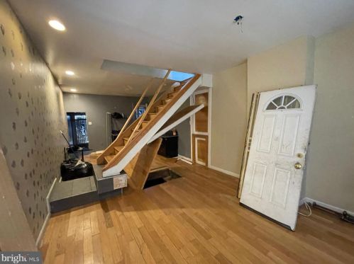 2740 Darien St, Philadelphia, PA 19148-5002