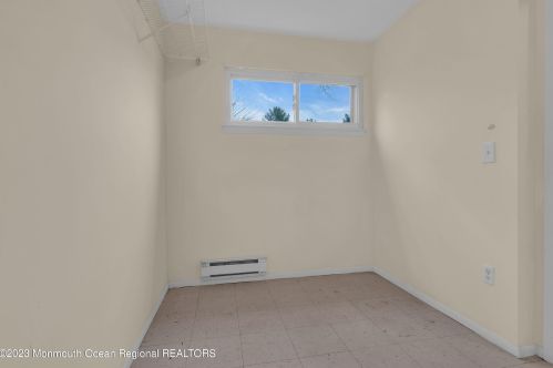 10 Elizabeth Ct, Tinton Falls NJ  07724-3045 exterior