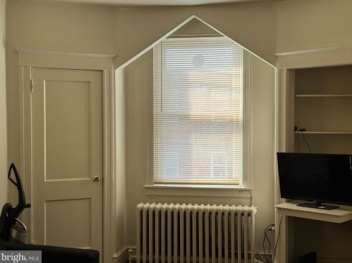 250 Comly St, Philadelphia PA 19120-1124 exterior