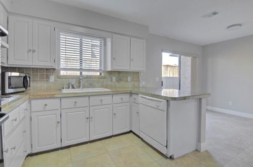 14822 Sopras Cir, Addison TX  75001-4411 exterior