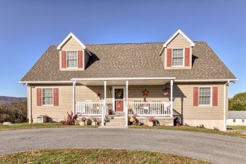 176 Westlake Dr, Carlisle PA  17015-7728 exterior