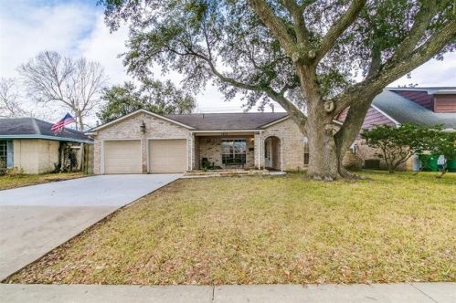 1852 El Mar Ln, Taylor Lake Village, TX 77586-2934