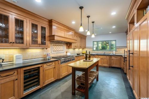 1932 Montecito Dr, Glendale CA  91208-1822 exterior