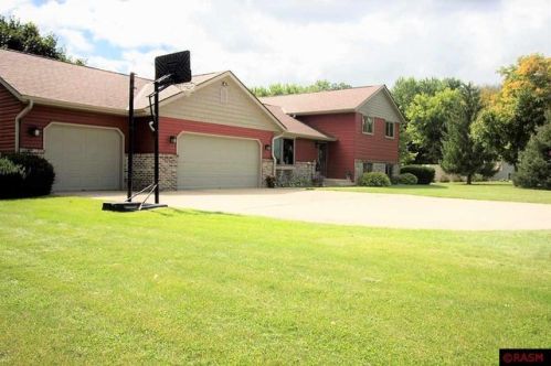 10 Lexington Ct, Mankato, MN 56001-8989