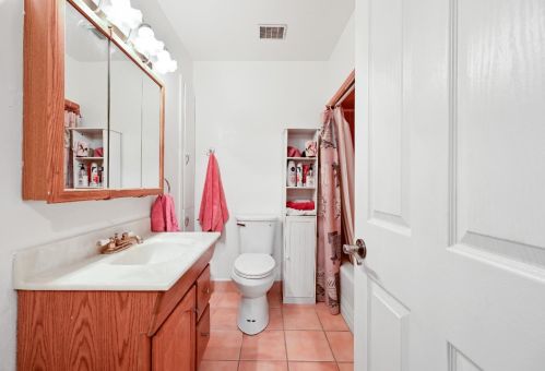 1432 Marshall St, Turlock CA 95380-4133 exterior