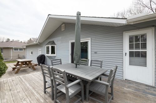 4266 Jasper Dr, Saint Paul MN  55122-2011 exterior