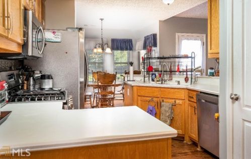 105 Melrose Creek Dr, Stockbridge GA  30281-2350 exterior