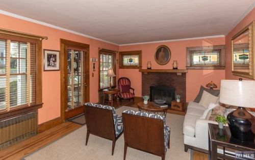 305 Division Ave, Hasbrouck Heights, NJ 07604-1721
