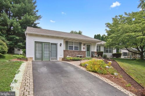 2525 Valley Dr, Lancaster, PA 17603-5964