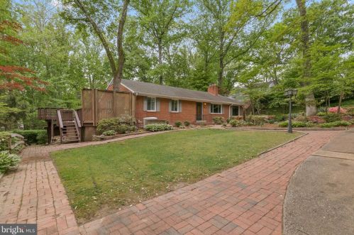 7200 Tanager St, Springfield, VA 22150-3533